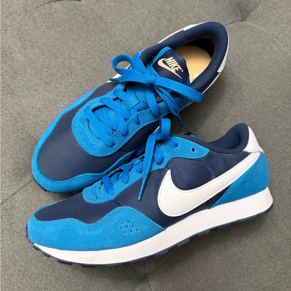 Nike MD Valiant (GS) 'Midnight Navy Imperial Blue